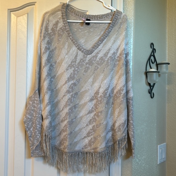 Fringed V-Neck Sweater poncho. Does have sleeves. - Picture 3 of 3